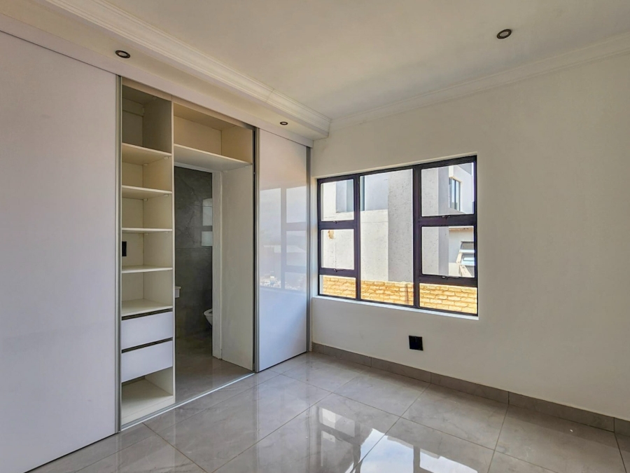 To Let 5 Bedroom Property for Rent in Melodie North West